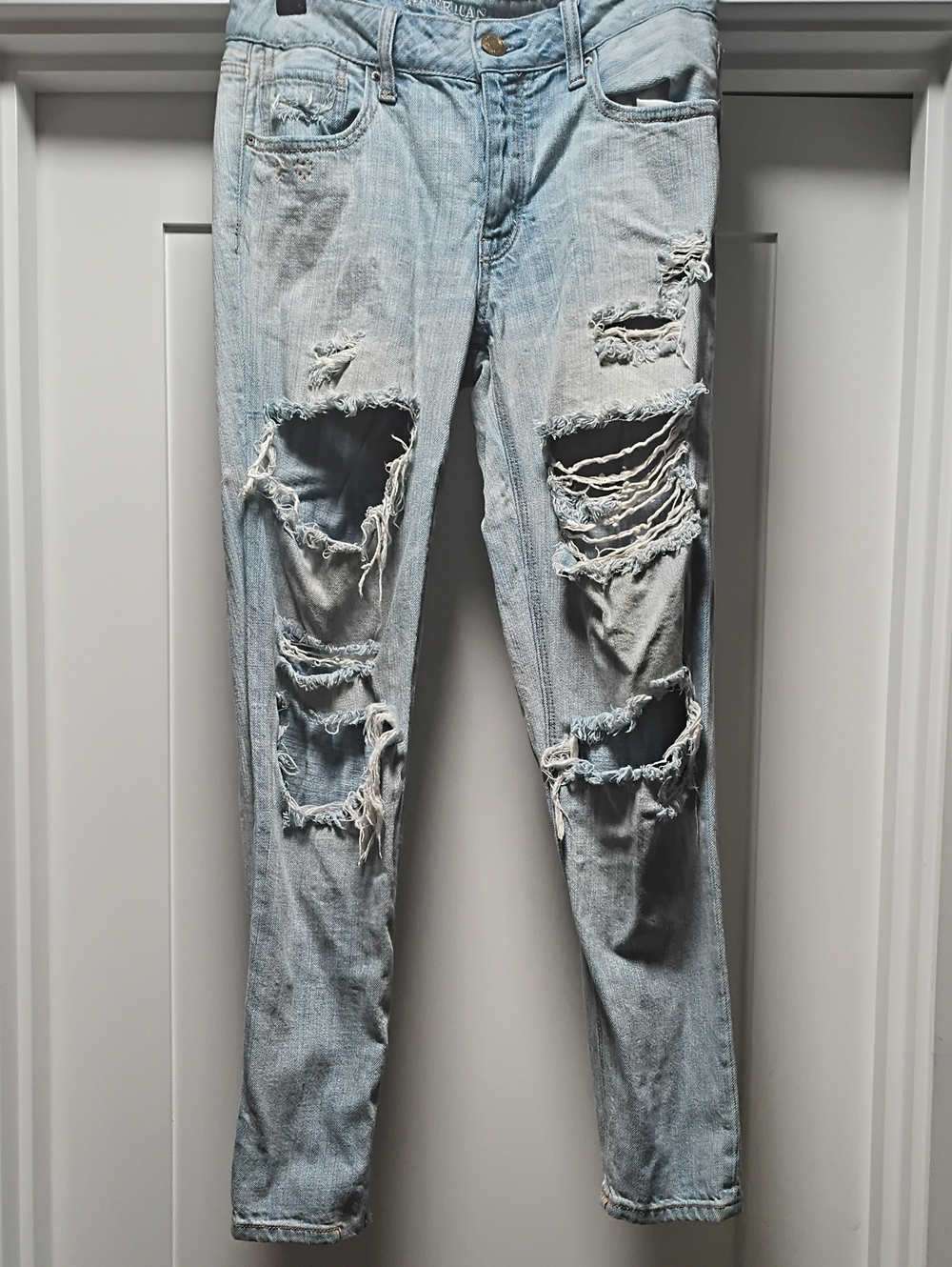 American Eagle Outfitters Light Blue Distressed Skinny Jeans